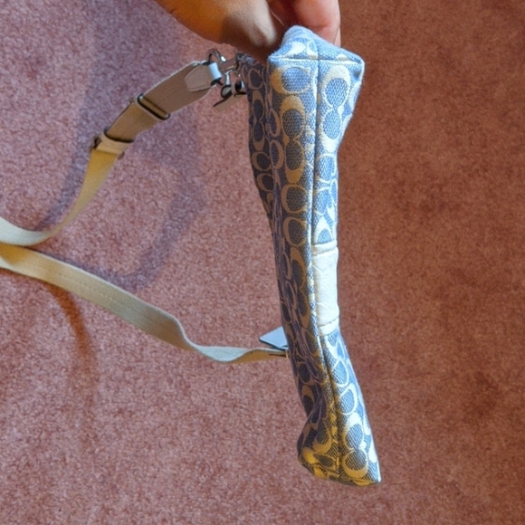 Coach Signature Swingpack Crossbody - Picture 8 of 9